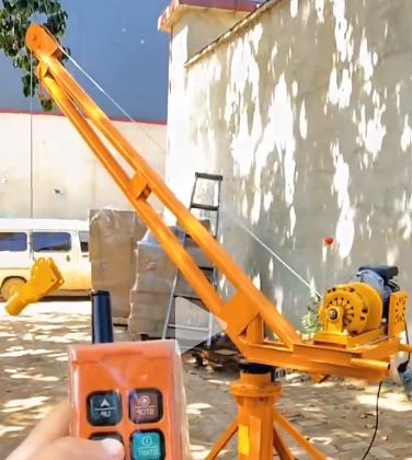 利用室外吊運(yùn)機(jī)吊重時(shí),手不能窩在繩索和物體之間